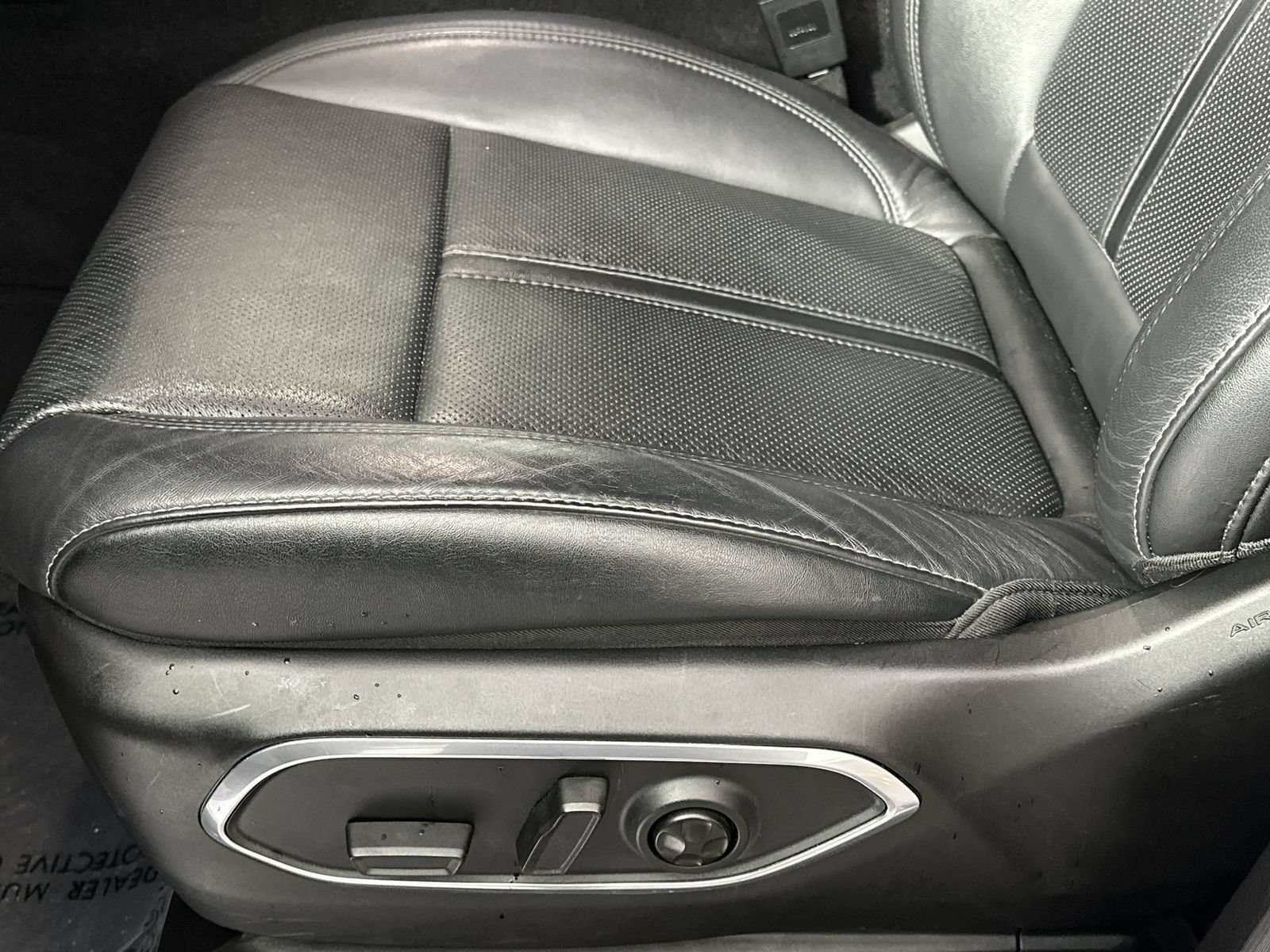 Used 2024 Jeep Wagoneer L Series III w/ Flexible Seating Group AWD/4WD image 12