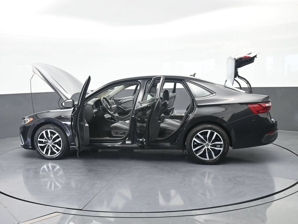 Used 2025 Volkswagen Jetta SE FWD image 70