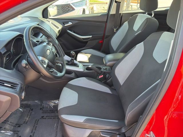 Used 2012 Ford Focus SE FWD image 4