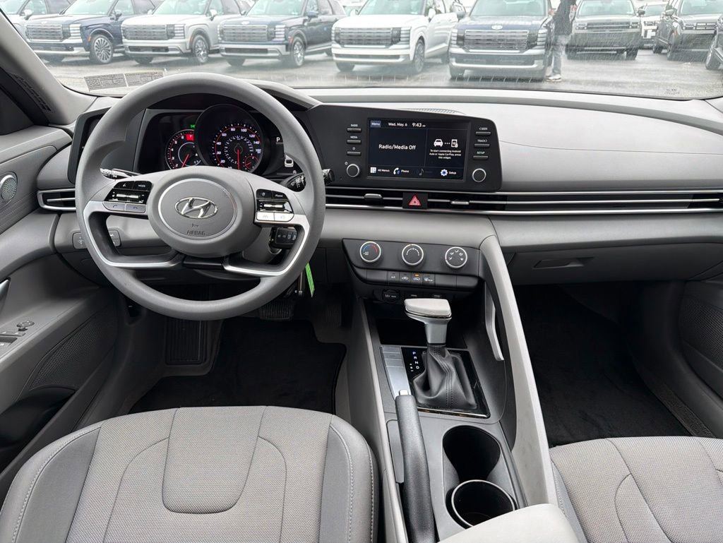 Certified 2023 Hyundai Elantra SE FWD image 16