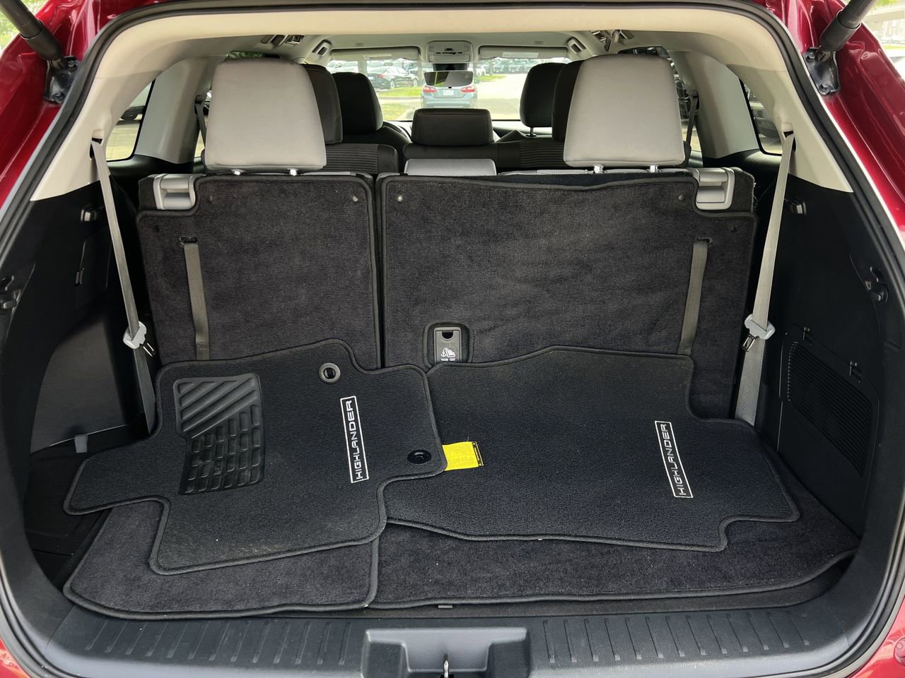 Used 2024 Toyota Highlander LE FWD image 26