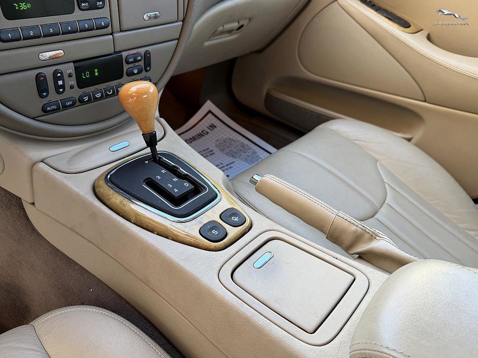 Used 2001 Jaguar S-TYPE 4.0 image 18