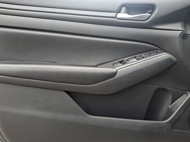 Used 2024 Nissan Altima 2.5 SV image 11
