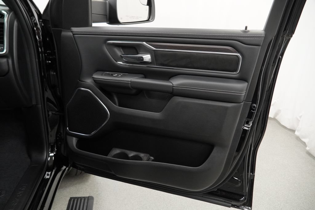 New 2027 RAM 1500 Laramie w/ Laramie Preferred Package AWD/4WD image 32