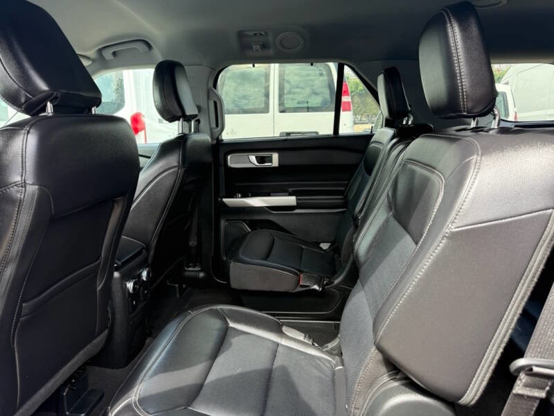 Used 2023 Ford Explorer Limited image 18