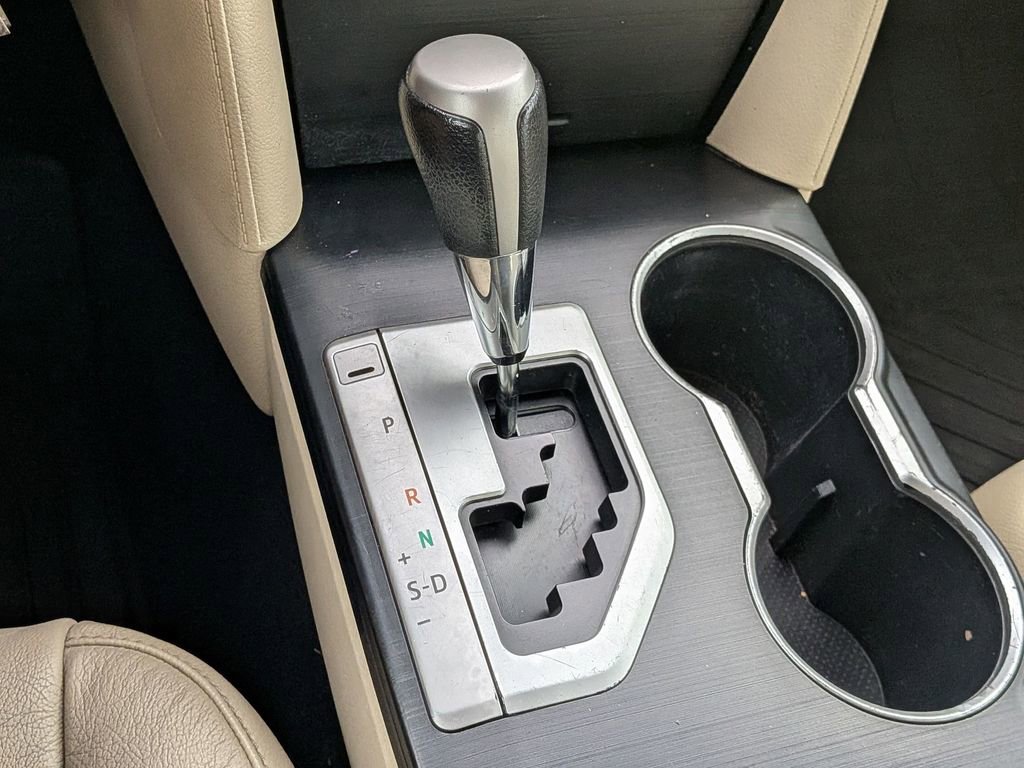 Used 2012 Toyota Camry LE FWD image 17