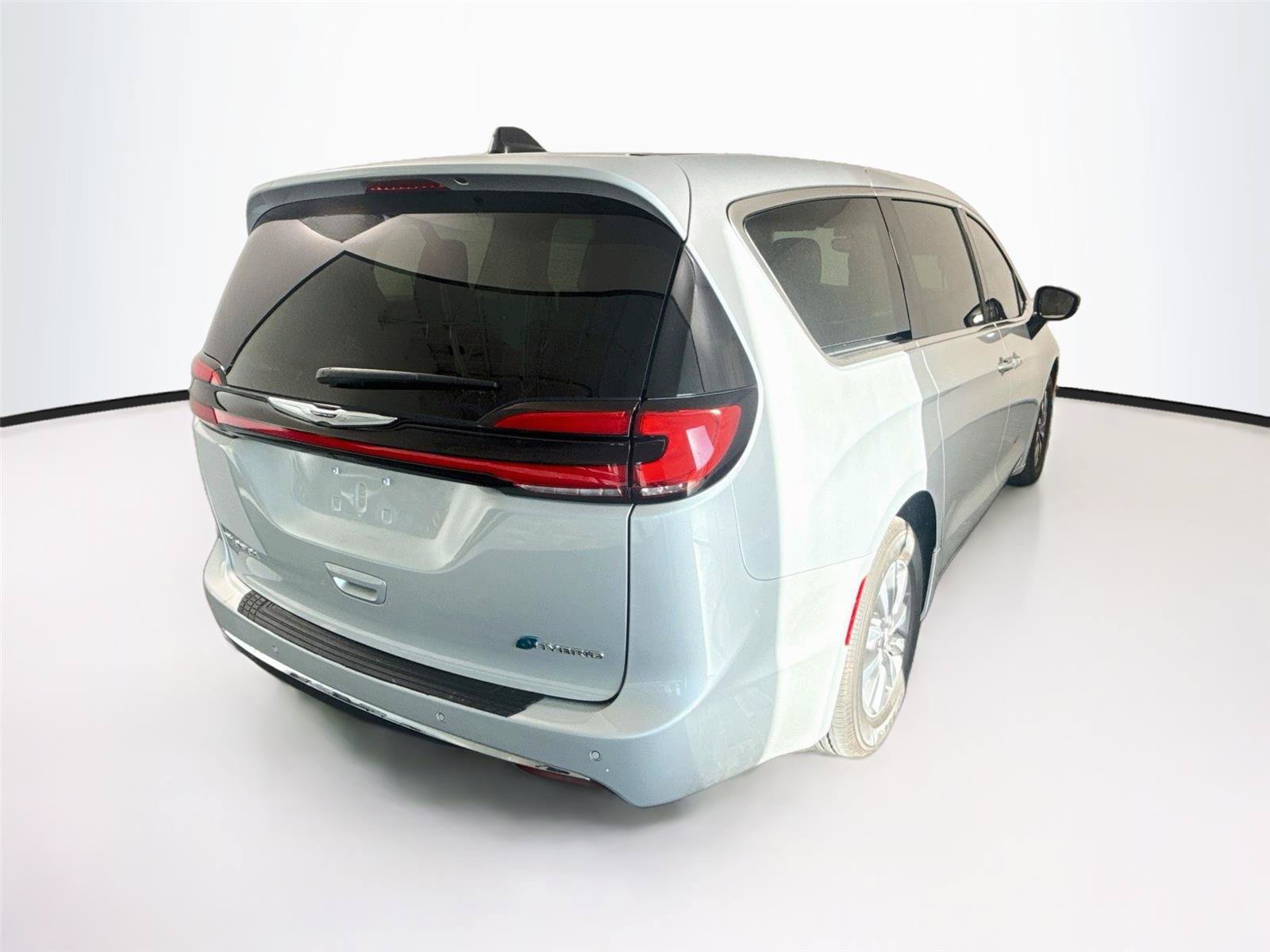 Used 2024 Chrysler Pacifica Limited FWD image 6
