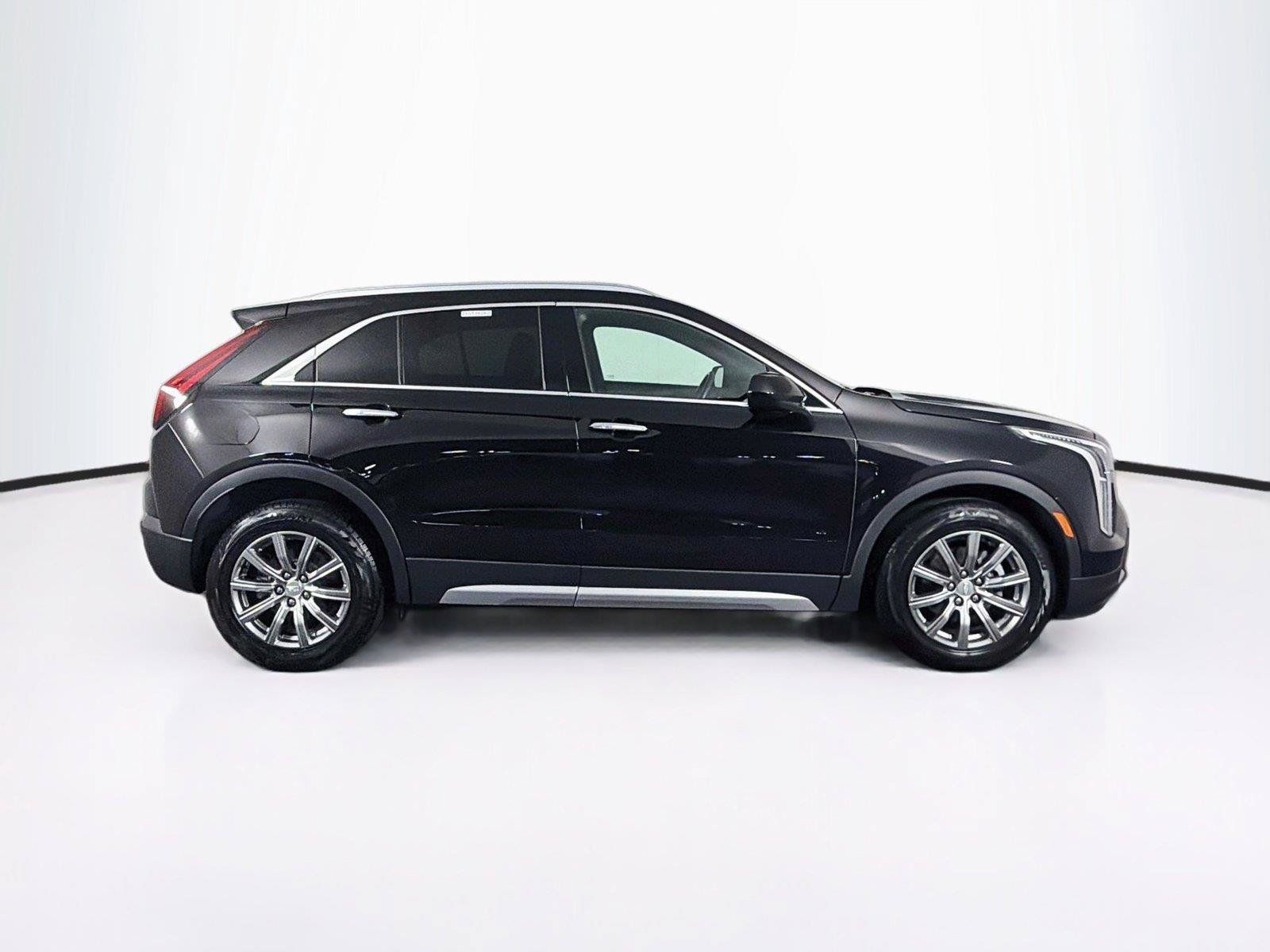 Used 2020 Cadillac XT4 Premium Luxury w/ Cold Weather Package AWD/4WD image 12