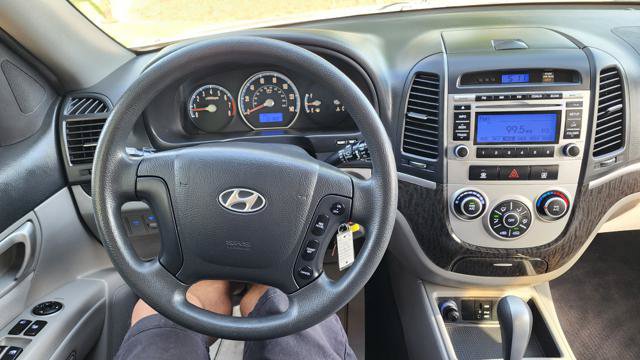 Used 2009 Hyundai Santa Fe GLS FWD image 17
