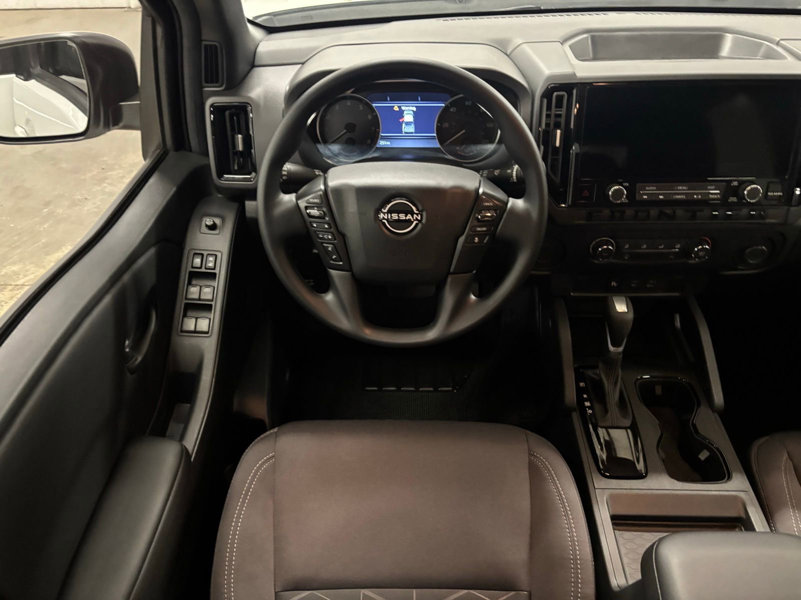 Used 2026 Nissan Frontier SV w/ Tow Package RWD image 12