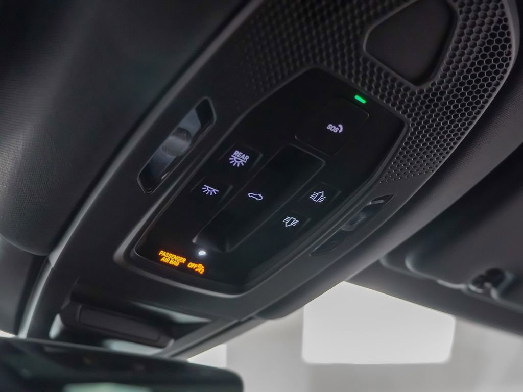 Certified 2025 Porsche Cayenne image 28