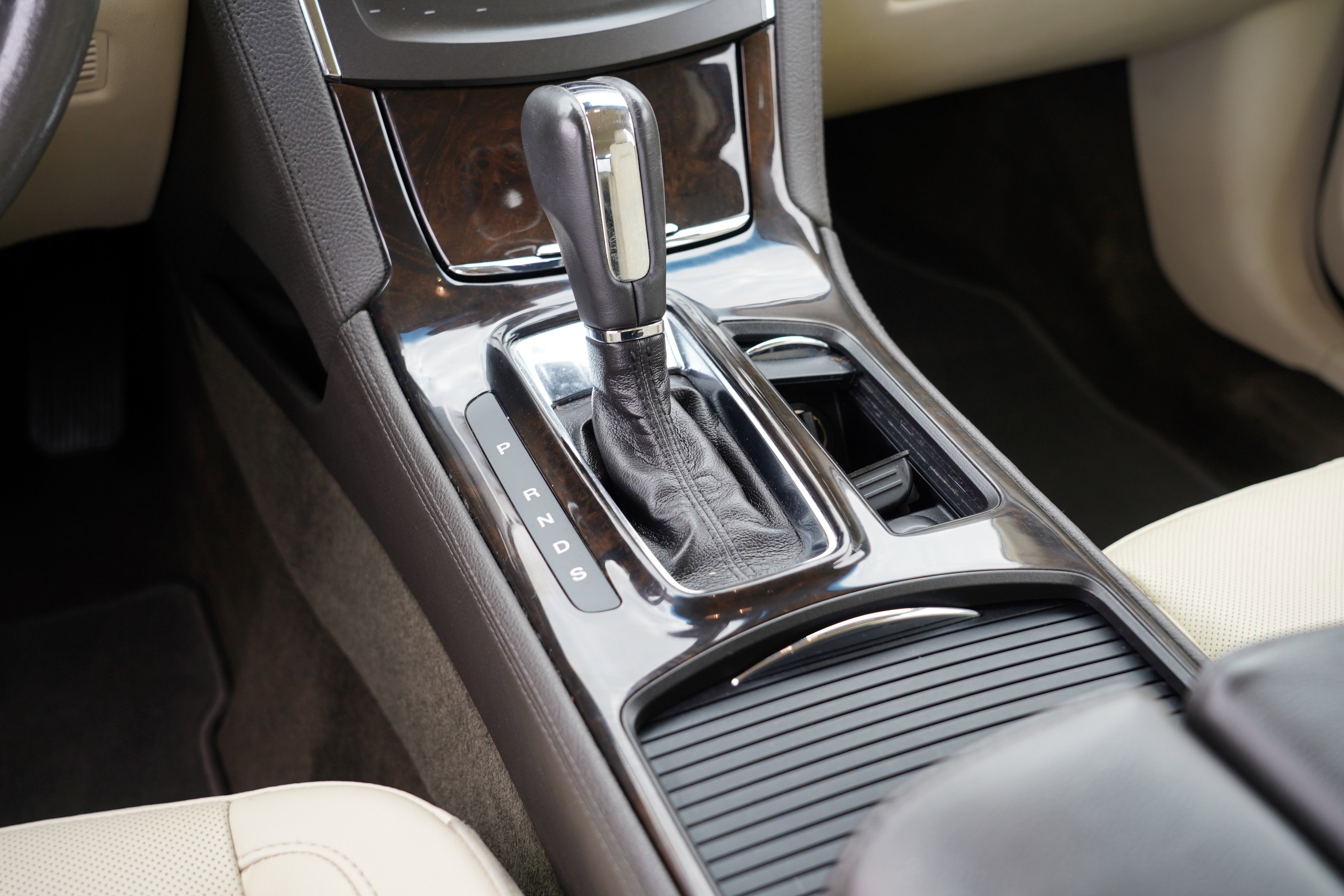 Used 2014 Lincoln MKS AWD w/ Equipment Group 101A image 27