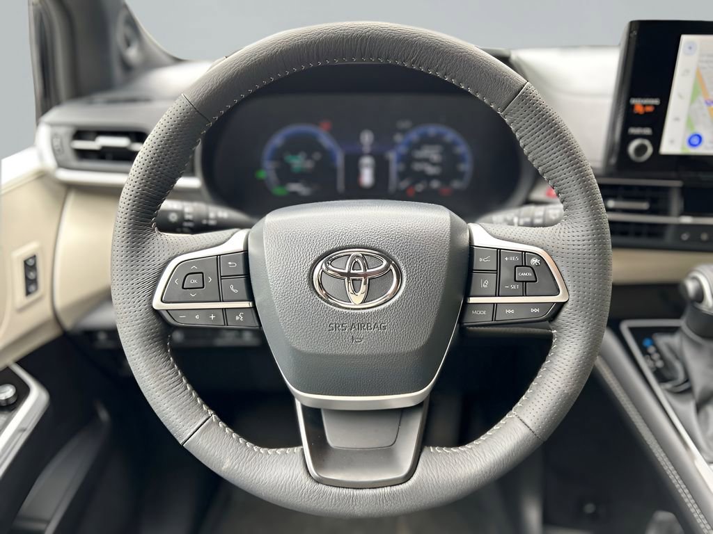 Used 2025 Toyota Sienna Platinum AWD/4WD image 13