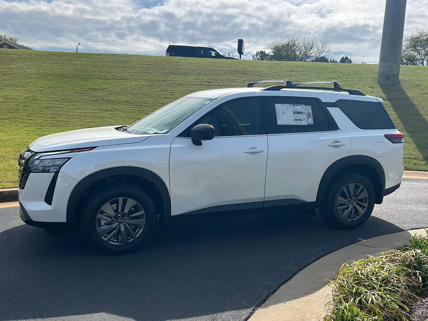 New 2026 Nissan Pathfinder SV image 3