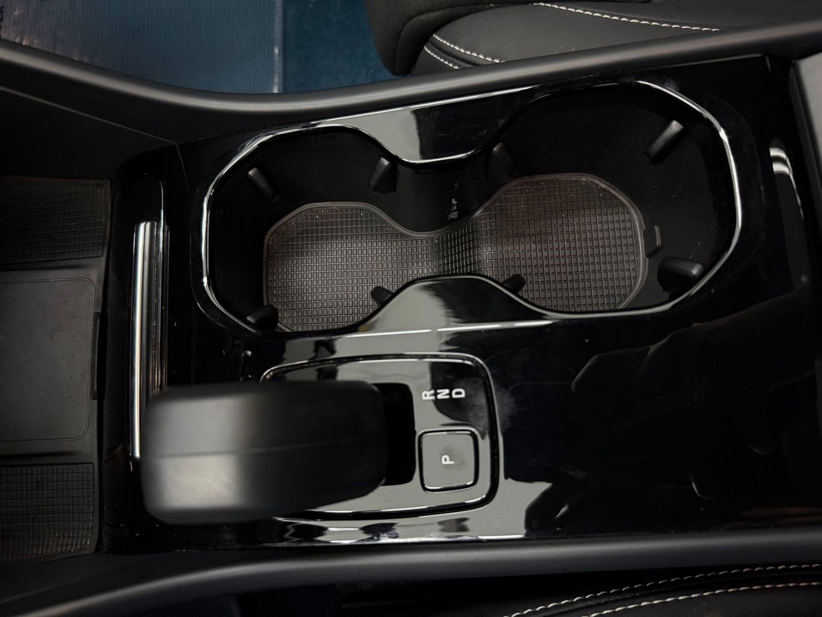 Used 2023 Volvo C40 P8 Recharge Ultimate image 30