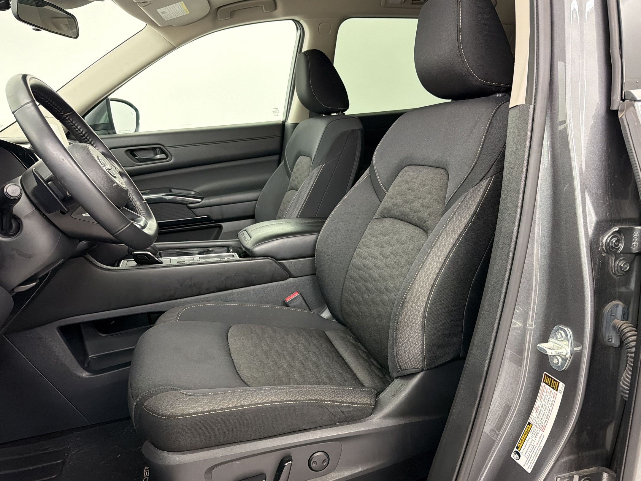 Used 2024 Nissan Pathfinder SV FWD image 5