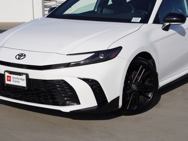 Used 2026 Toyota Camry Hybrid w/ Multimedia Upgrade Package FWD image 5