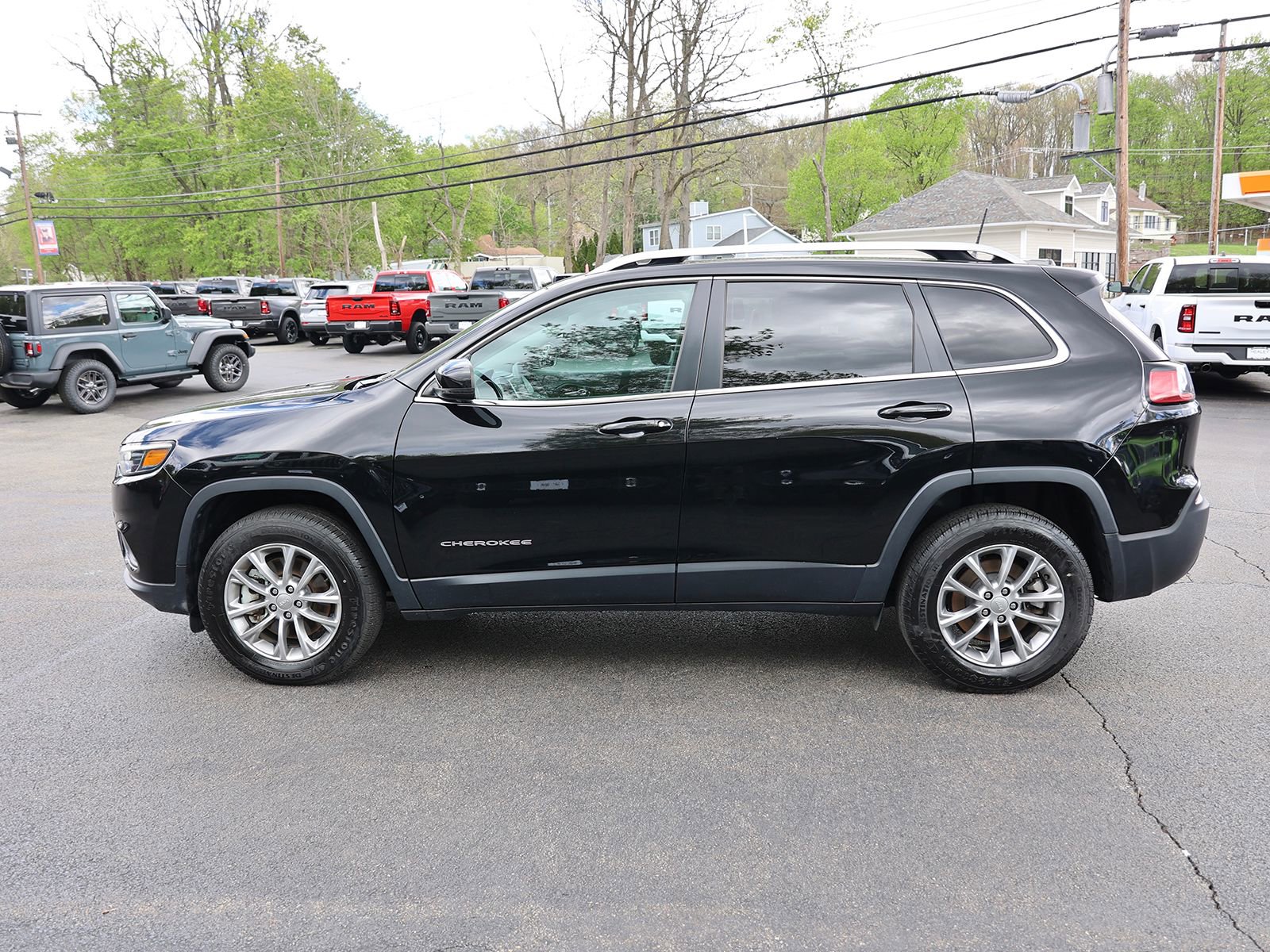 Used 2021 Jeep Cherokee Latitude Lux w/ Comfort/Convenience Group image 4