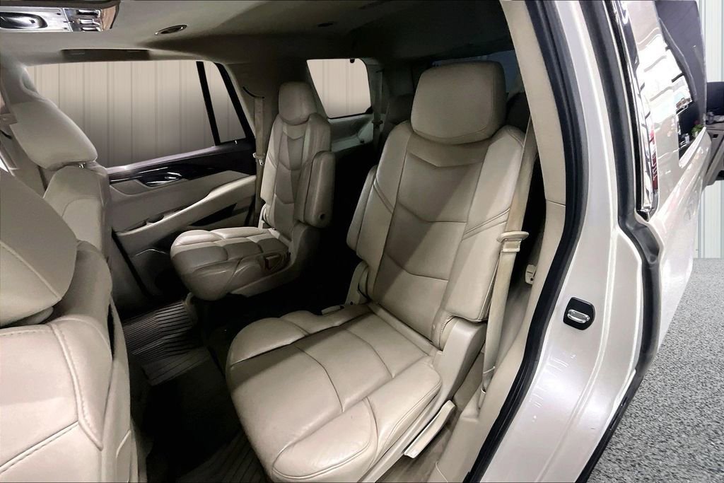 Used 2015 Cadillac Escalade Luxury AWD/4WD image 22