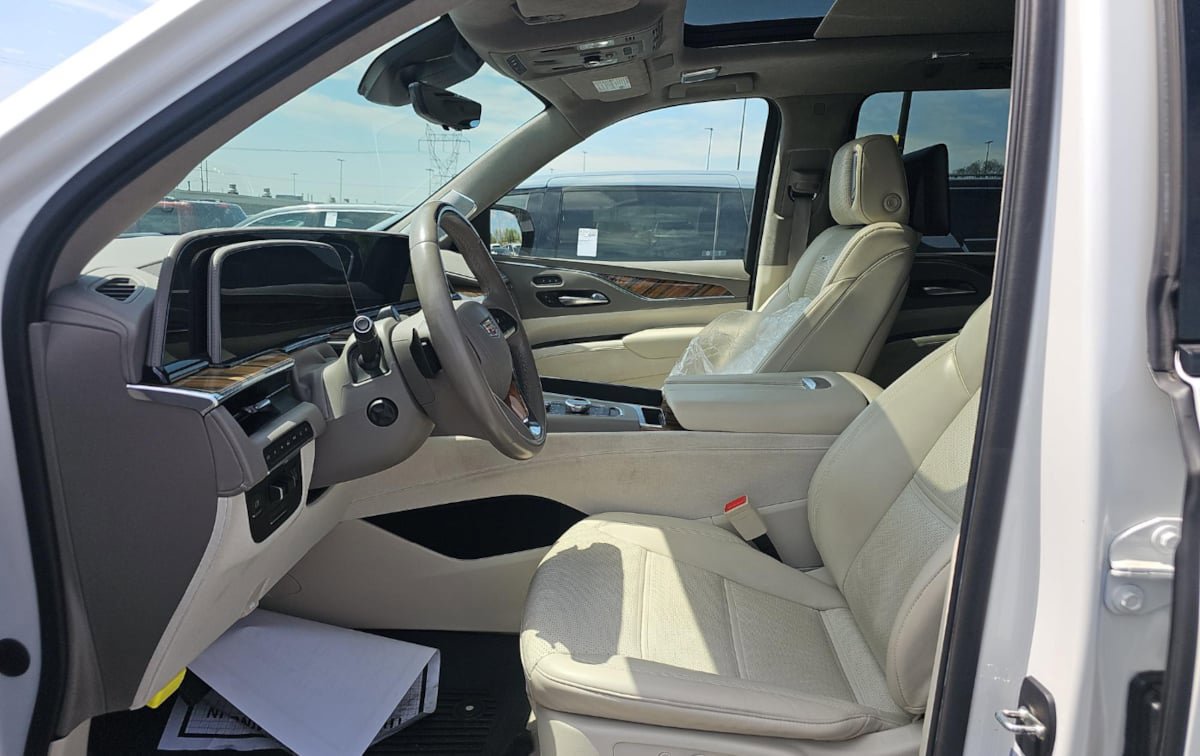 Used 2021 Cadillac Escalade ESV Sport Platinum AWD/4WD image 5