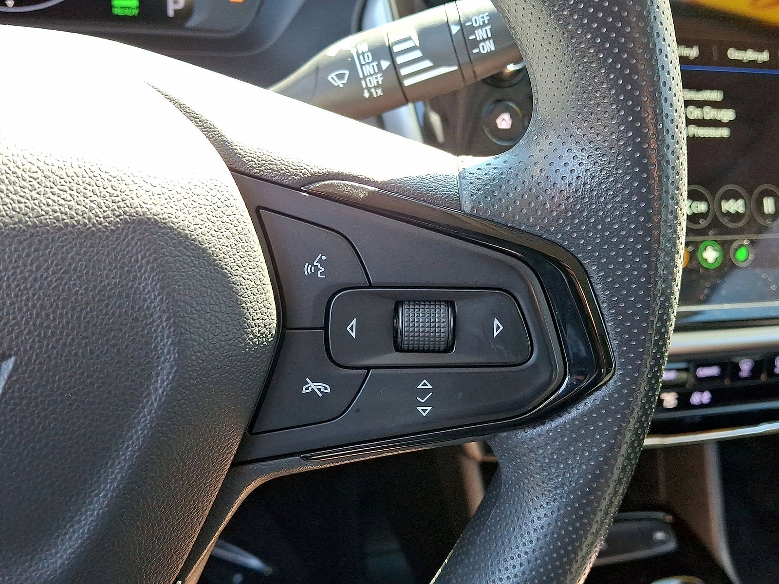 Used 2023 Chevrolet Bolt EUV LT image 24