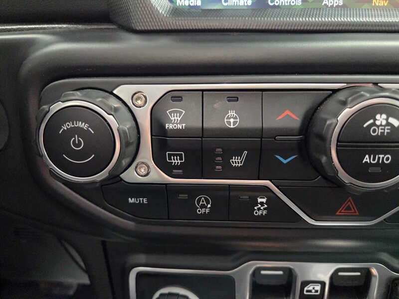 Used 2022 Jeep Wrangler Unlimited Sahara w/ LED Lighting Group AWD/4WD image 28