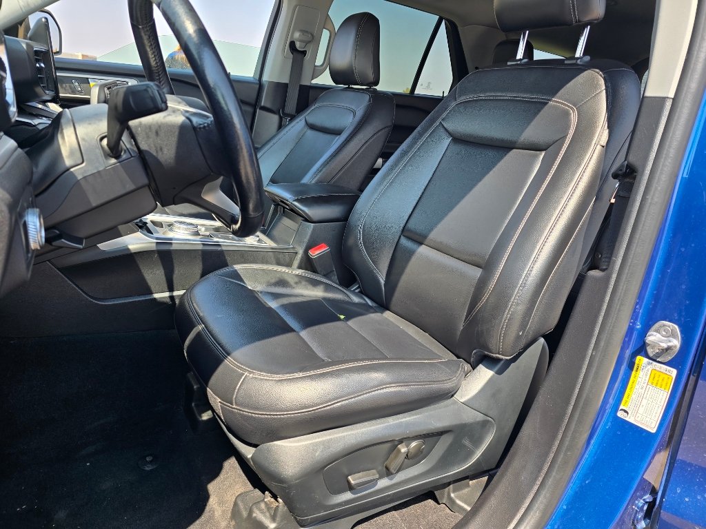 Used 2021 Ford Explorer XLT w/ Equipment Group 202A AWD/4WD image 14