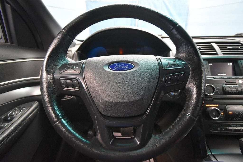 Used 2017 Ford Explorer XLT AWD/4WD image 11