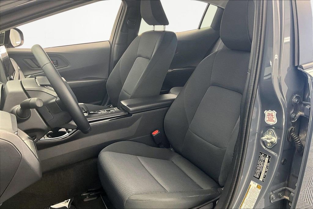 Used 2025 Toyota Prius LE image 25