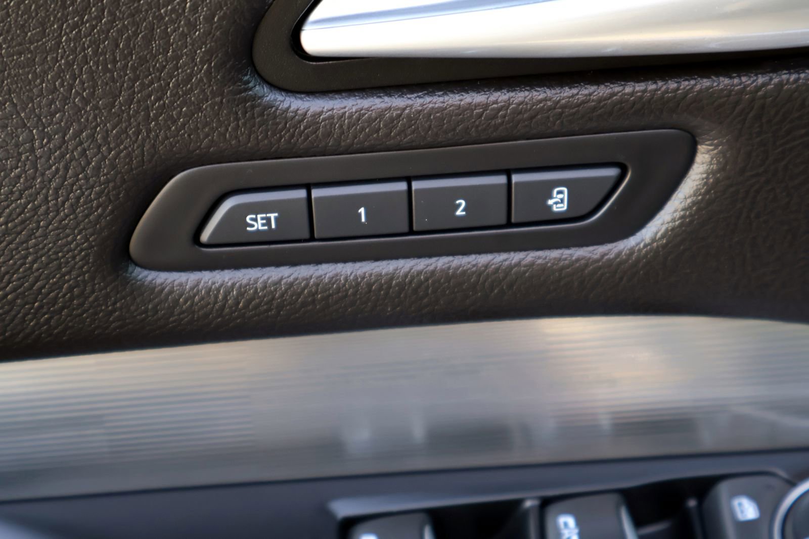 Used 2025 Cadillac XT4 Premium Luxury image 23