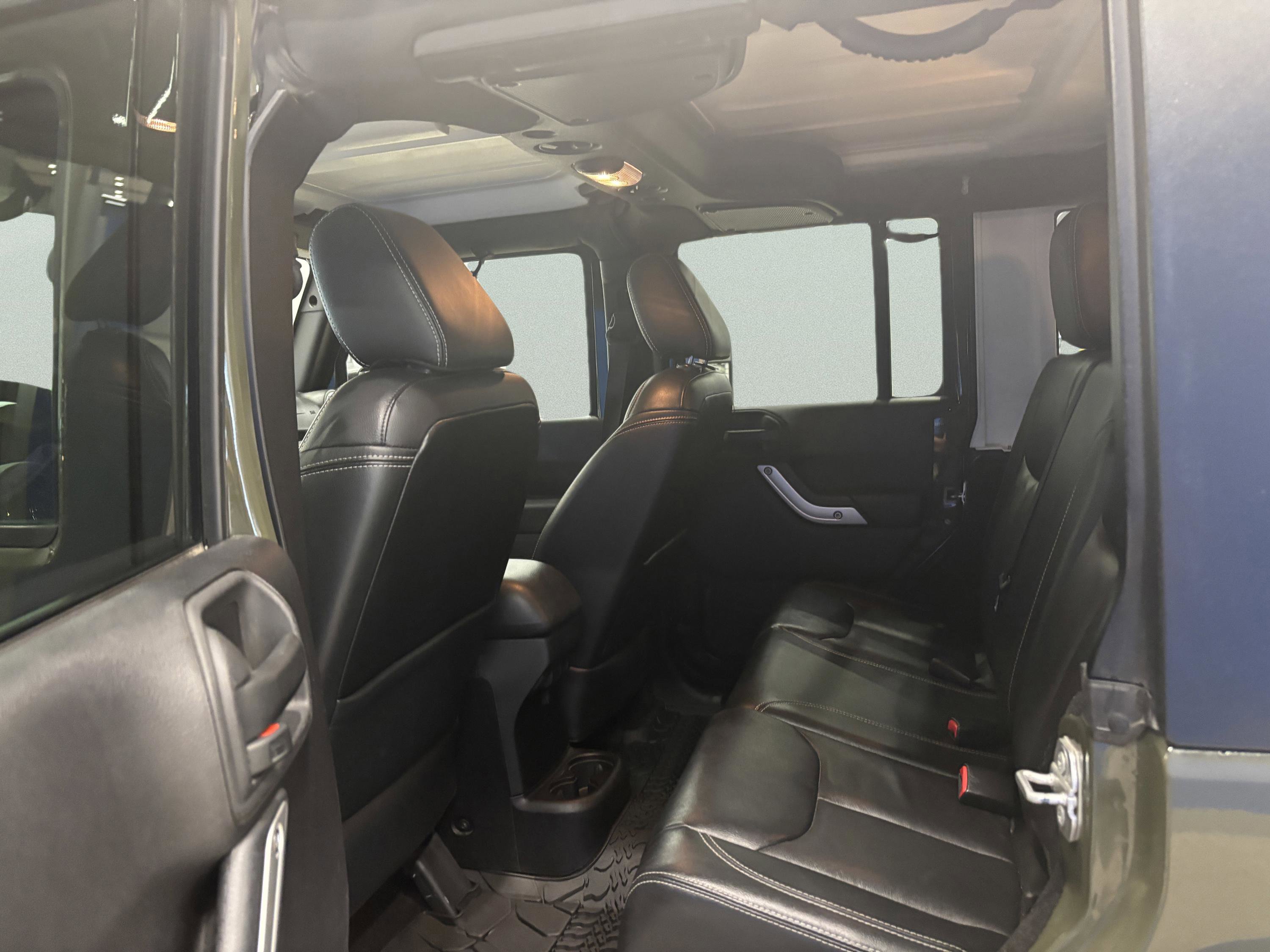 Used 2015 Jeep Wrangler Unlimited Sahara w/ Connectivity Group image 11