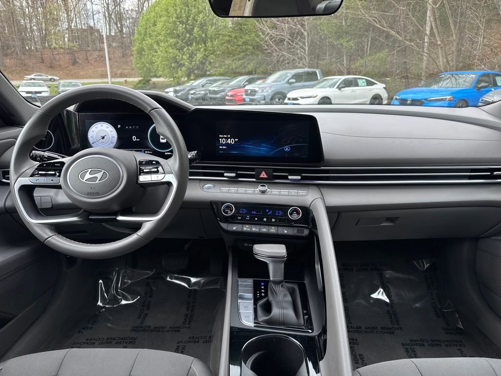 Used 2025 Hyundai Elantra SEL image 23
