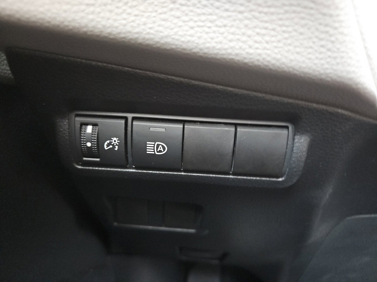 Used 2023 Toyota Corolla Cross L image 23