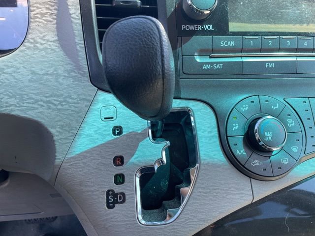 Used 2012 Toyota Sienna image 22
