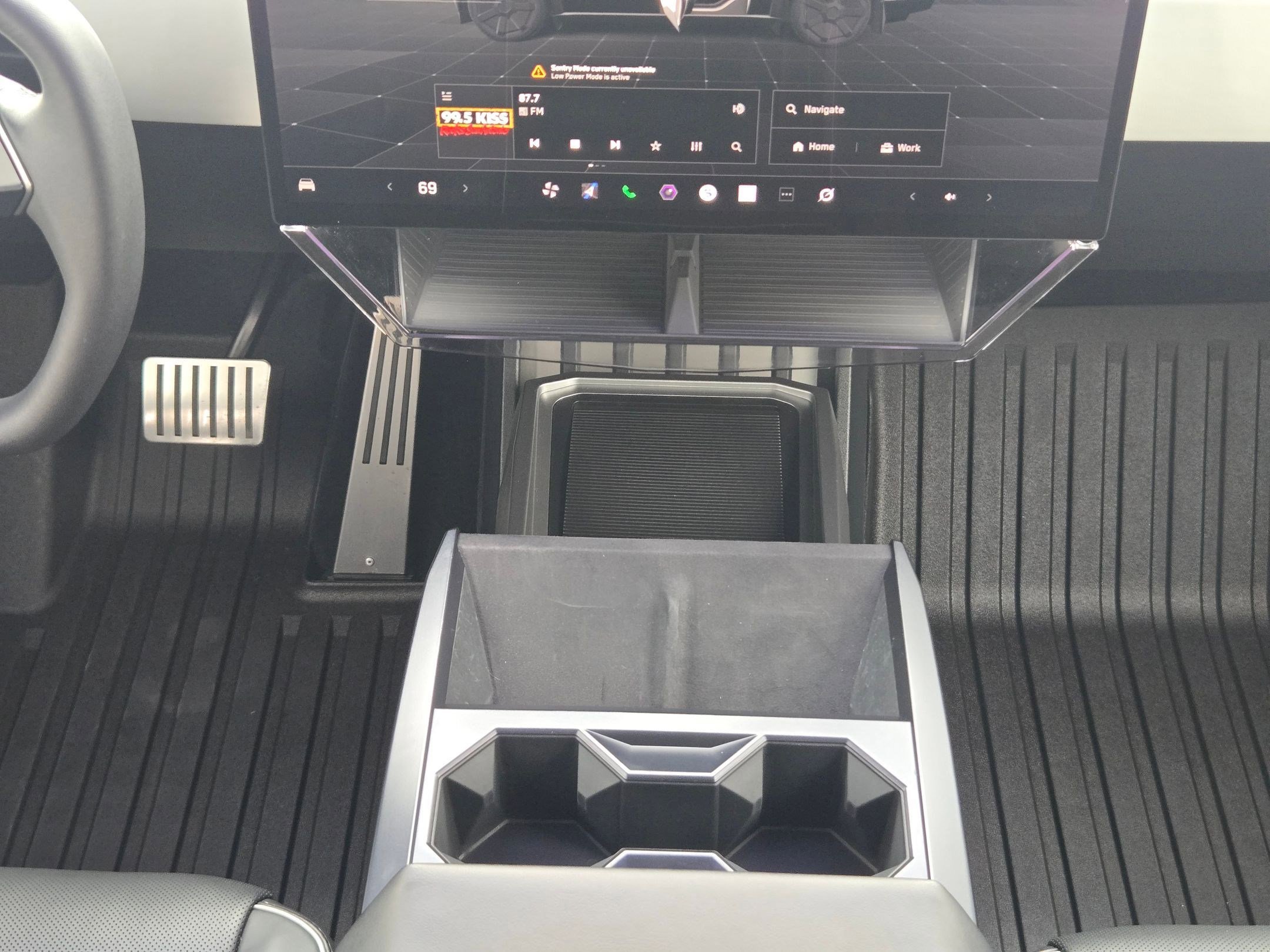 Used 2024 Tesla Cybertruck AWD Crew Cab image 17