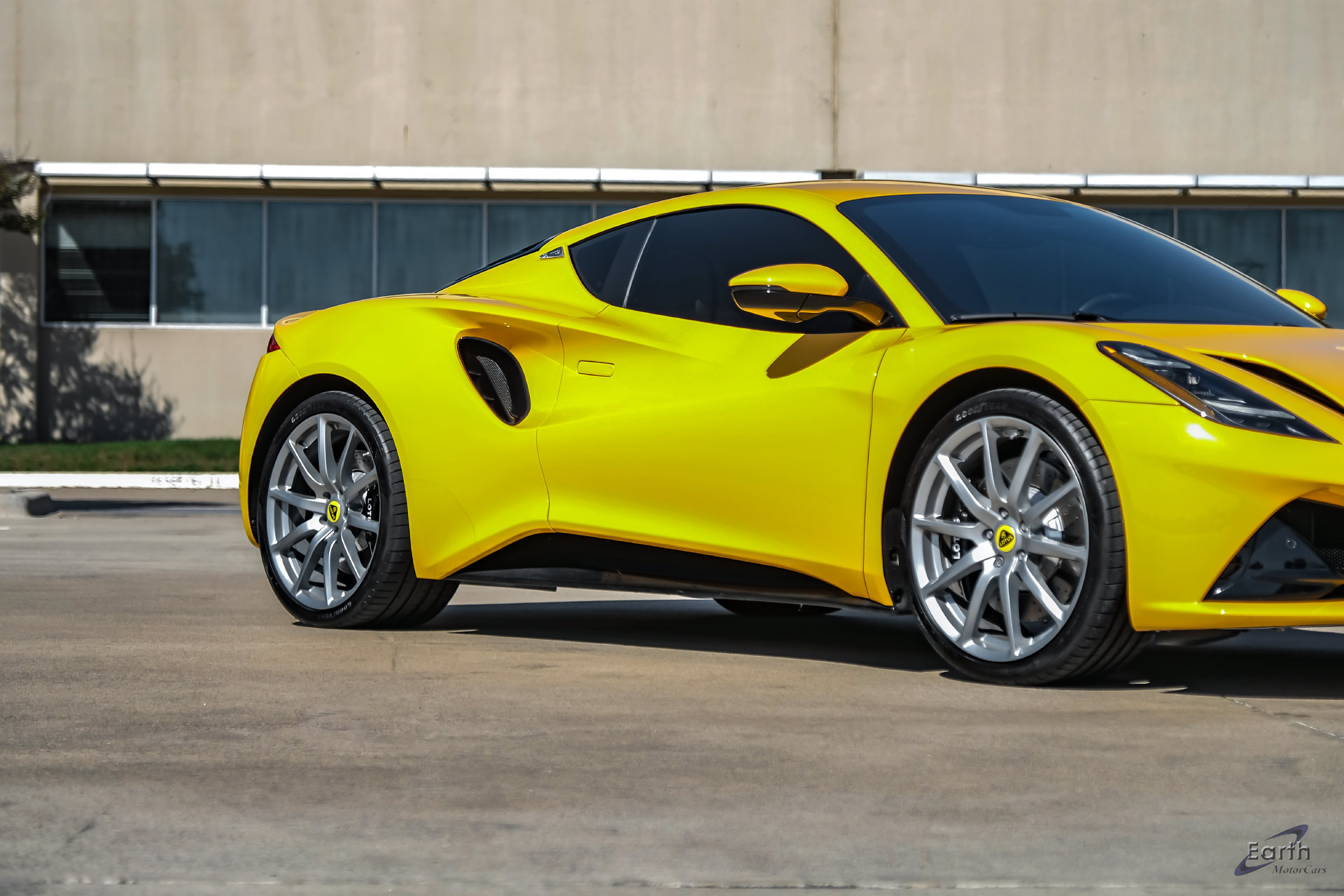 Used 2025 Lotus Emira RWD image 33