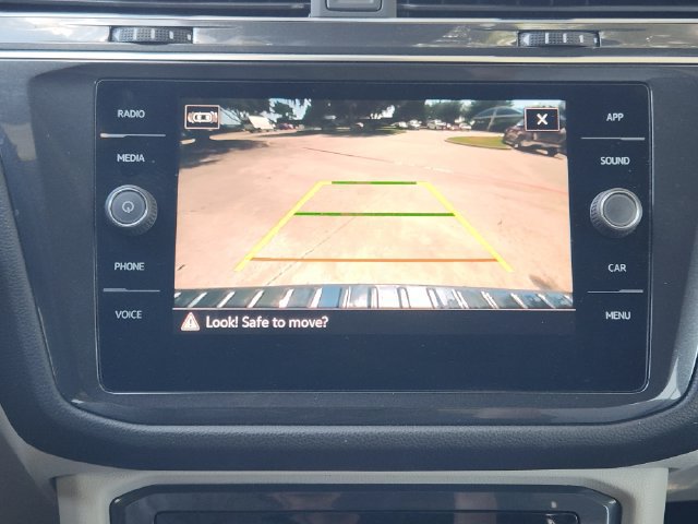 Used 2022 Volkswagen Tiguan SE R-Line FWD image 6
