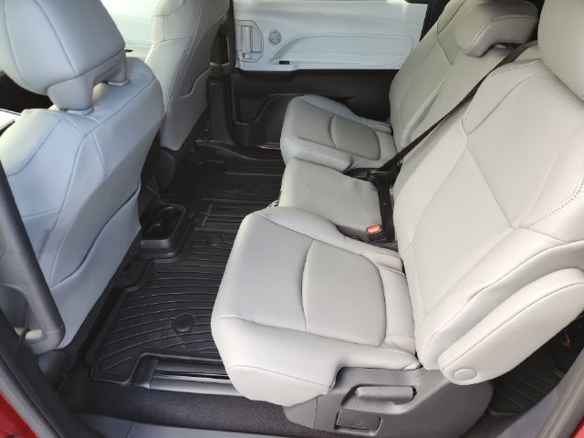 New 2026 Toyota Sienna XLE FWD image 27