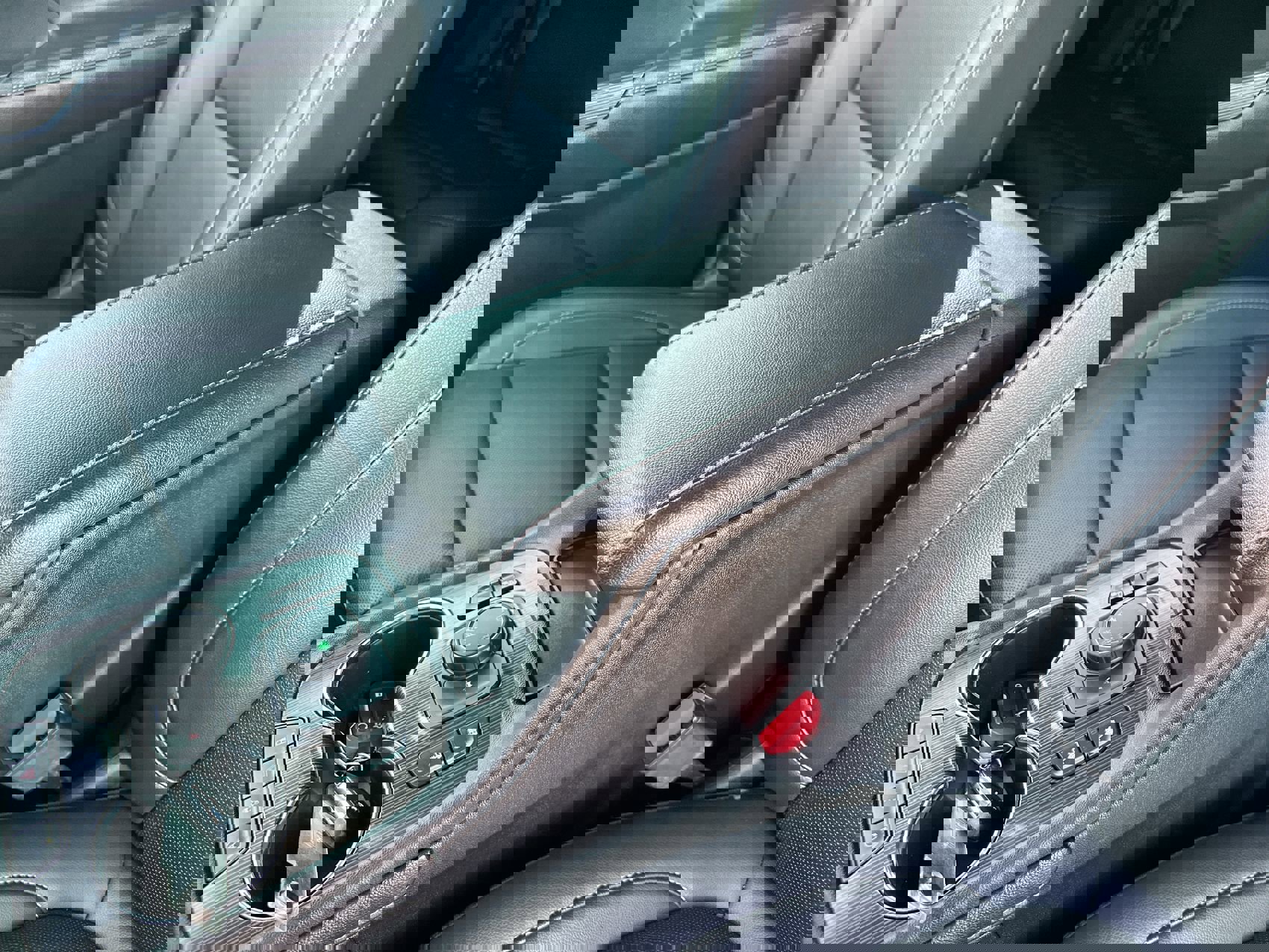 Used 2021 GMC Acadia SLT image 21