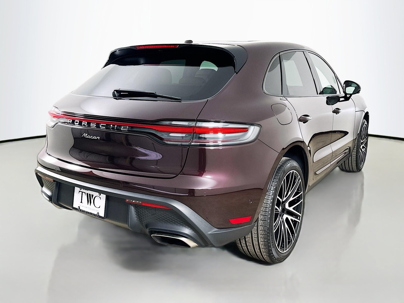 New 2026 Porsche Macan AWD/4WD image 5