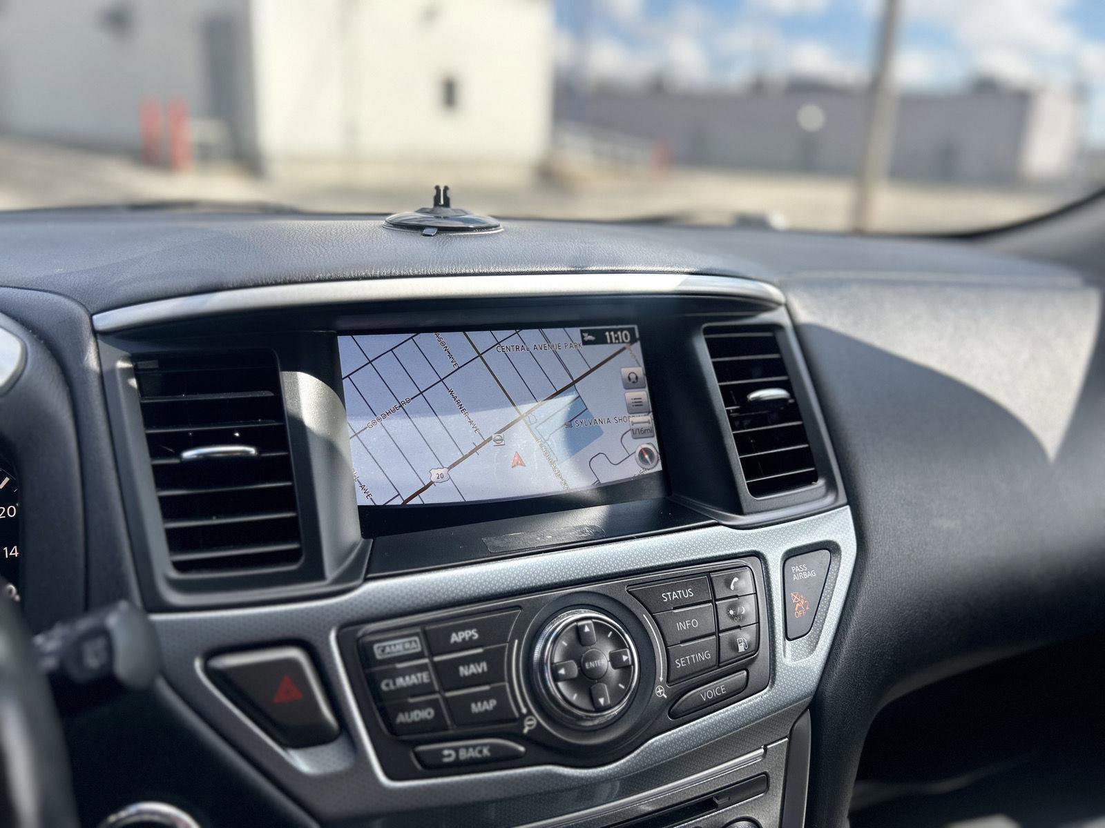 Used 2019 Nissan Pathfinder SL AWD/4WD image 19