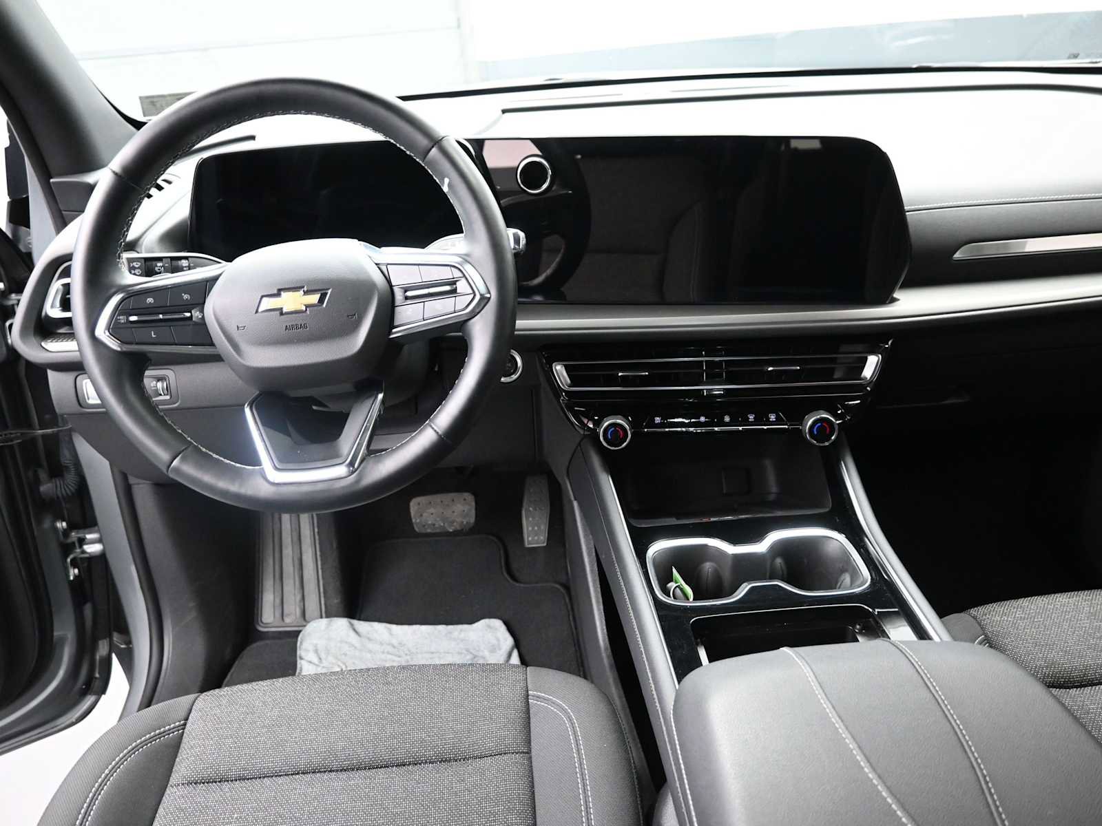 Used 2024 Chevrolet Traverse LT image 12