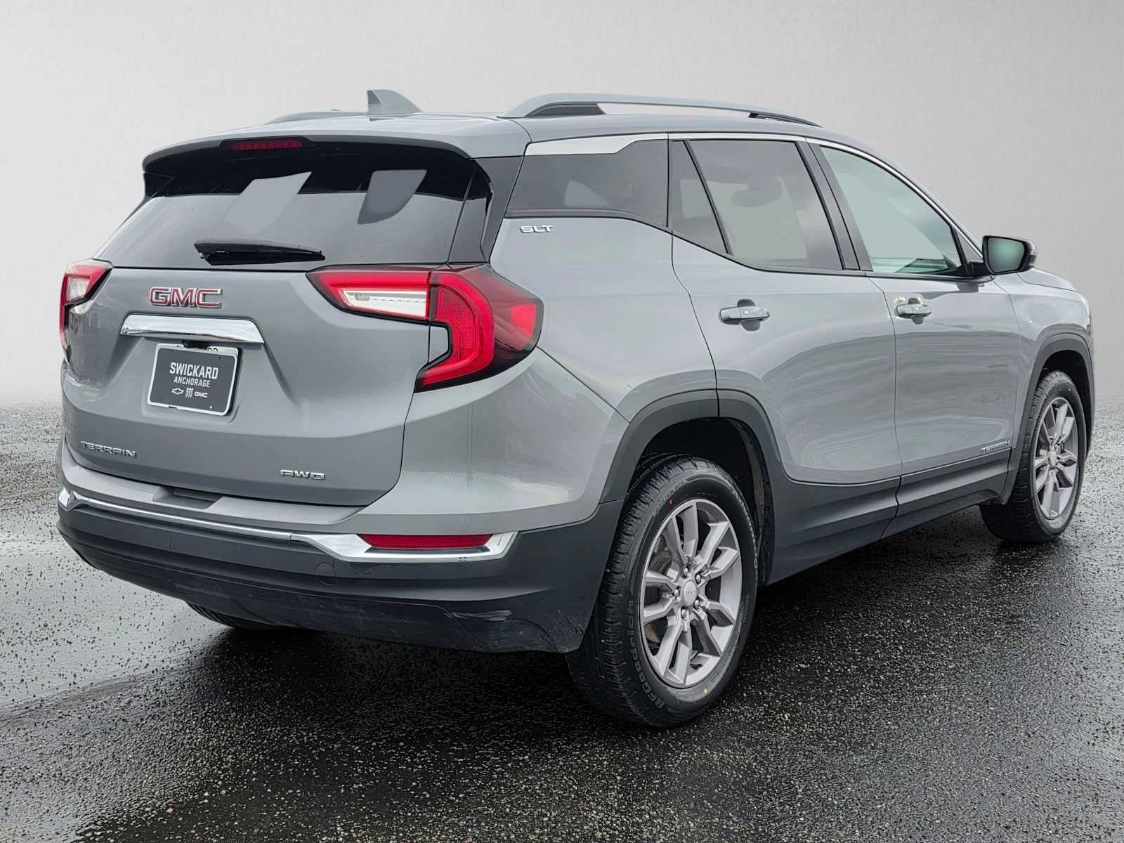 Certified 2024 GMC Terrain SLT AWD/4WD image 3