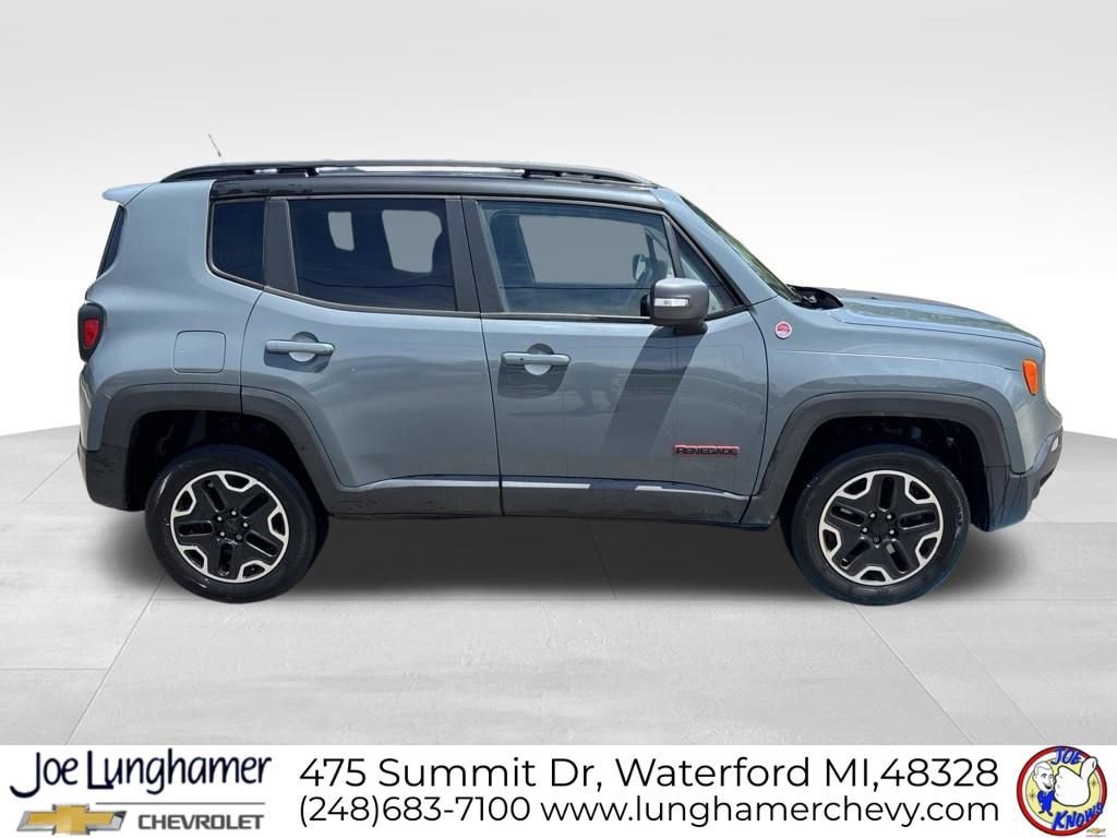 Used 2016 Jeep Renegade Trailhawk AWD/4WD image 2