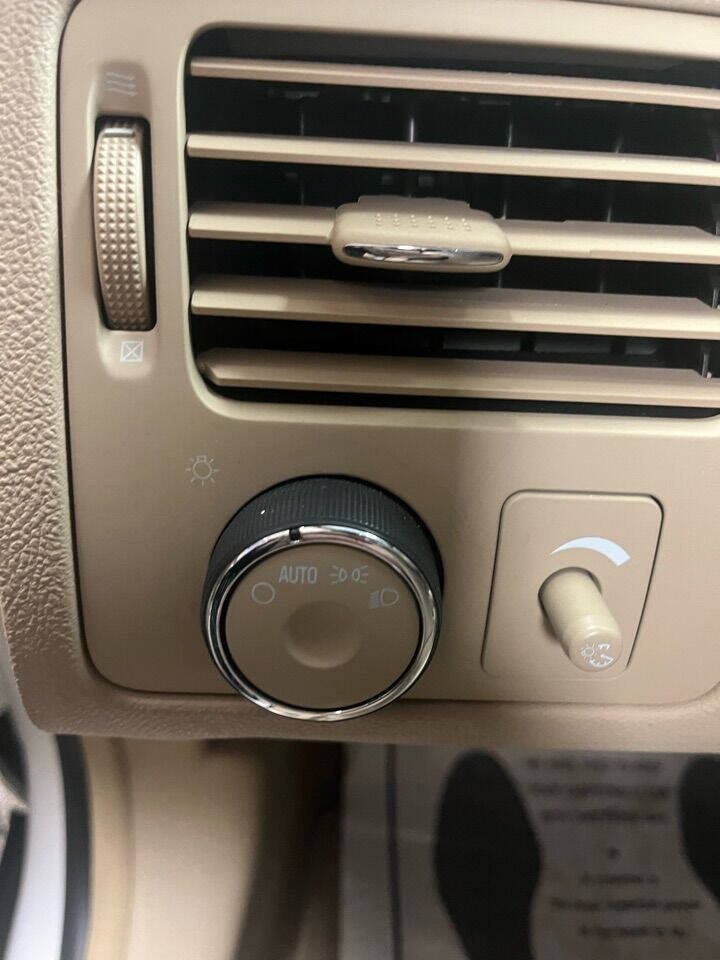 Used 2006 Buick Lucerne CXL w/ Luxury Package FWD image 17