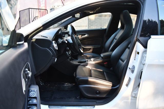 Used 2019 Mercedes-Benz CLA 250 4MATIC w/ Premium Package image 20