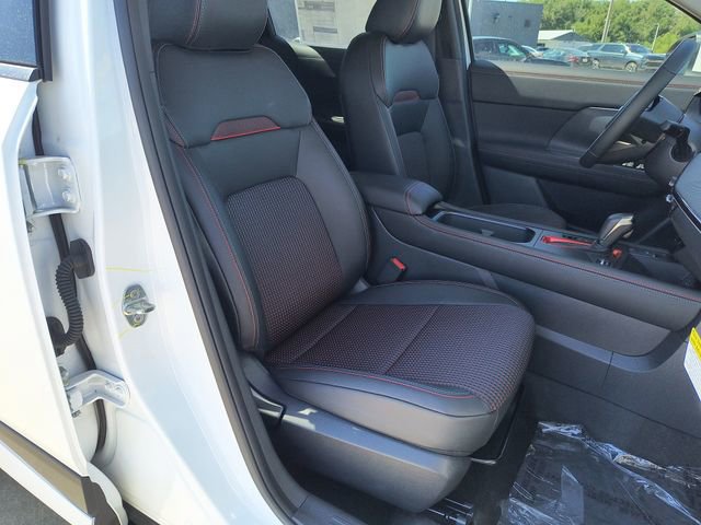 New 2025 Nissan Kicks SR image 13