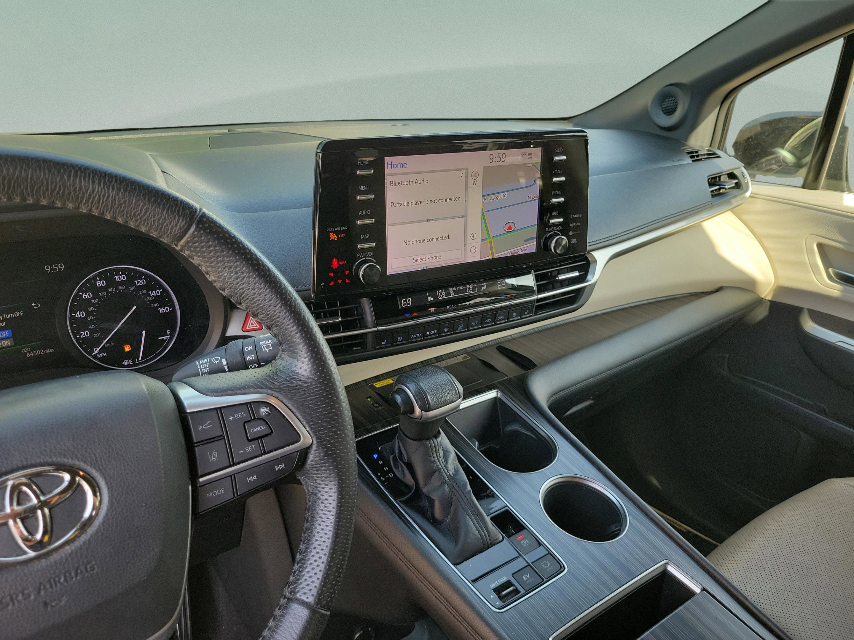 Used 2021 Toyota Sienna Limited image 18