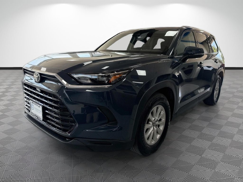 Used 2024 Toyota Grand Highlander AWD image 3