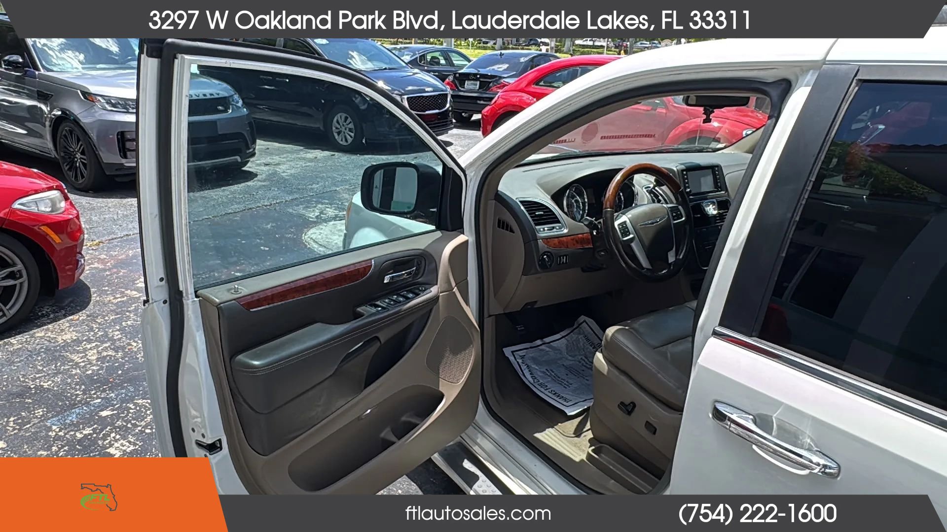 Used 2012 Chrysler Town & Country Limited w/ Luxury Group FWD image 20